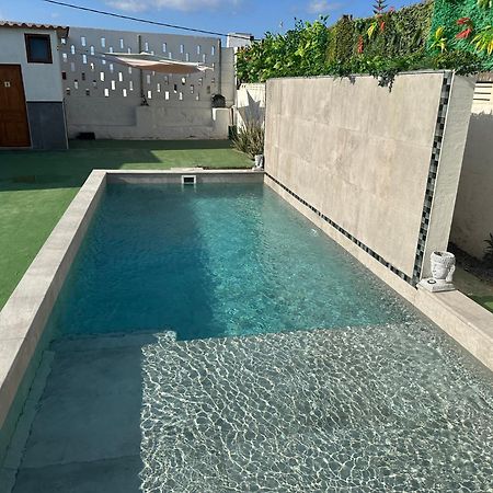 Valtisya Pool And Airport Guest House Телде Екстериор снимка