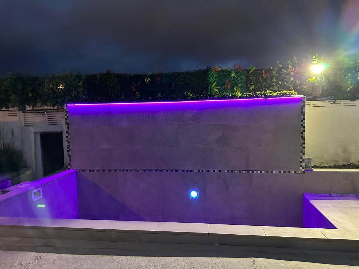 Valtisya Pool And Airport Guest House Телде Екстериор снимка