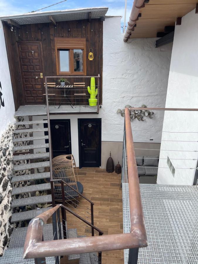 Valtisya Pool And Airport Guest House Телде Екстериор снимка