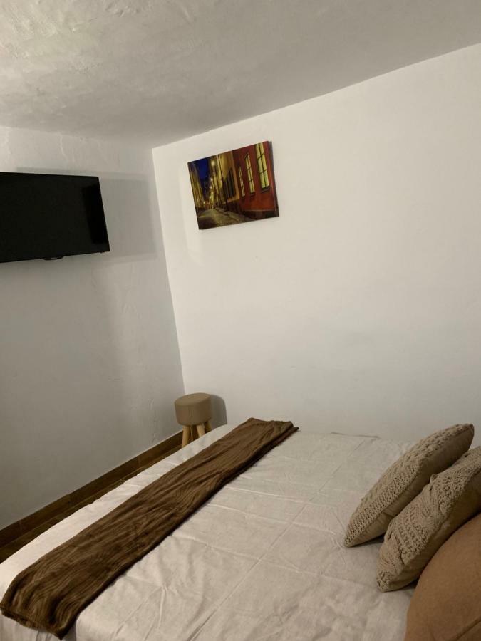 Valtisya Pool And Airport Guest House Телде Екстериор снимка