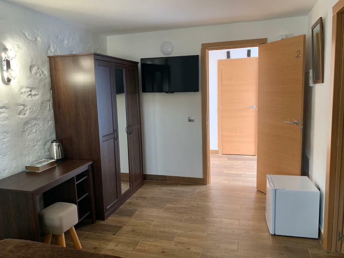 Valtisya Pool And Airport Guest House Телде Екстериор снимка