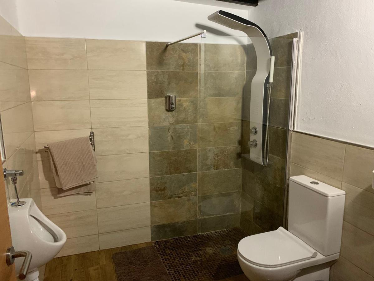 Valtisya Pool And Airport Guest House Телде Екстериор снимка