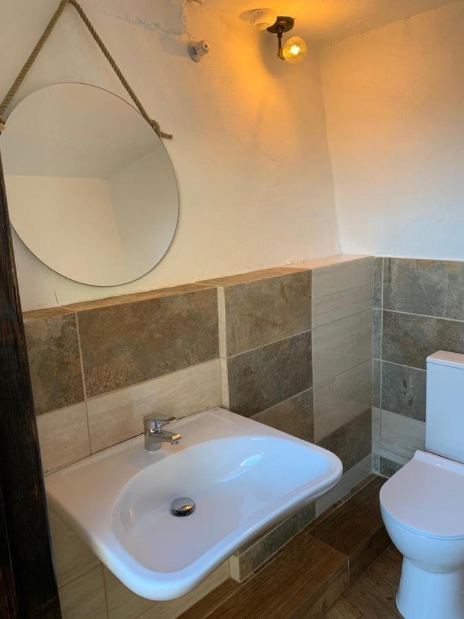 Valtisya Pool And Airport Guest House Телде Екстериор снимка