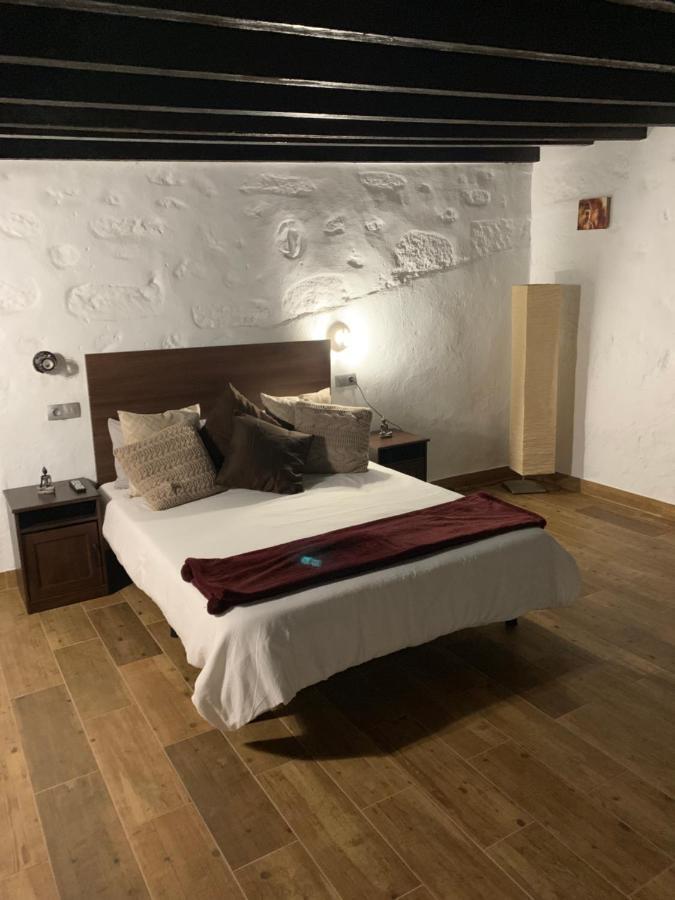 Valtisya Pool And Airport Guest House Телде Екстериор снимка