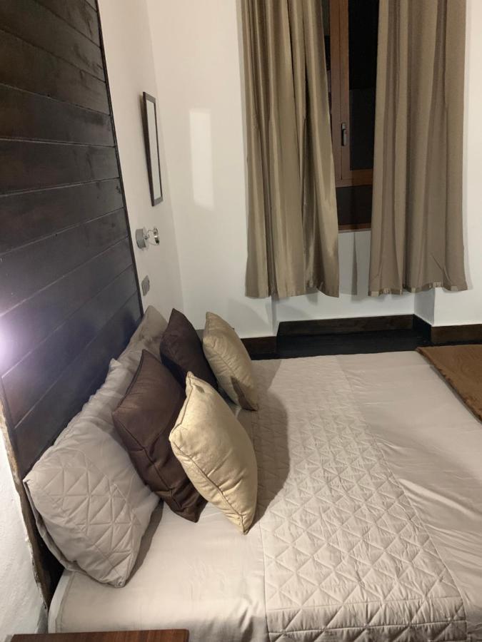 Valtisya Pool And Airport Guest House Телде Екстериор снимка