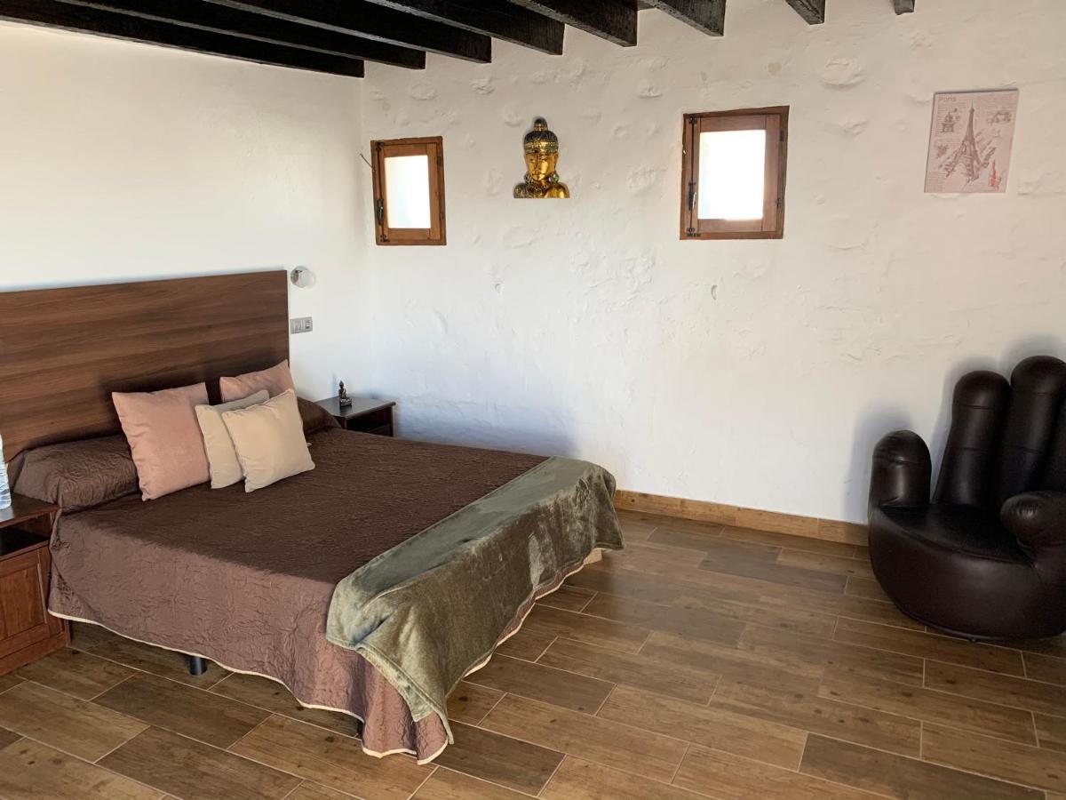 Valtisya Pool And Airport Guest House Телде Екстериор снимка